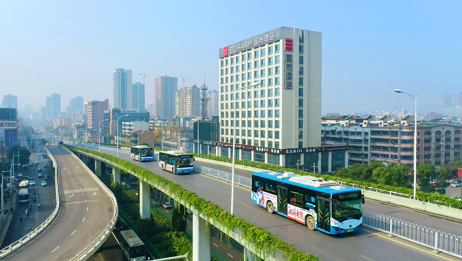 品牌建設(shè)再提速 | 湘聯(lián)電纜公交車(chē)廣告全面上線！